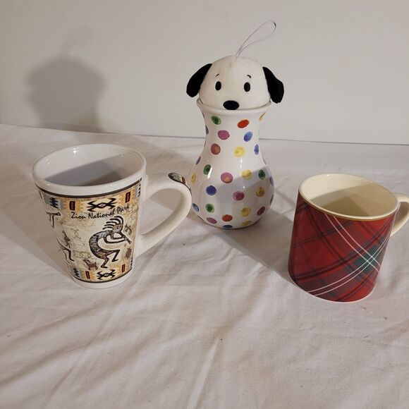 3 Cermaic Pieces 2 Mugs & Vase W/ Plush - Picture 1 of 16